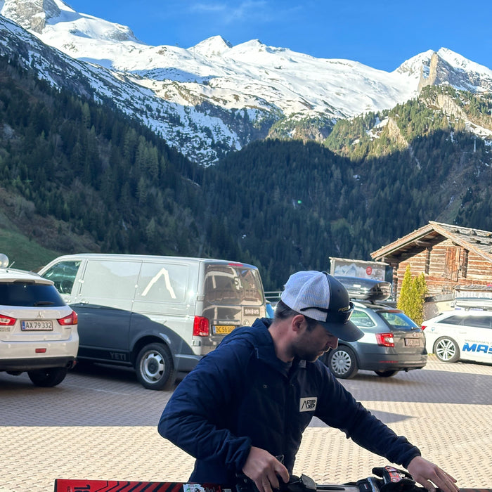 Årets første tur på ski: Steep & Deep og Den Danske Skiskole i Hintertux